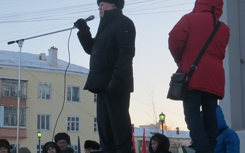 На митинге по гектару спели «Варшавянку»