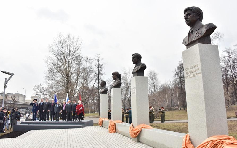 Торжественное открытие бюстов четырем советским космонавтом