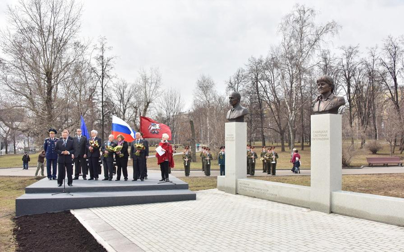 Торжественное открытие бюстов четырем советским космонавтом
